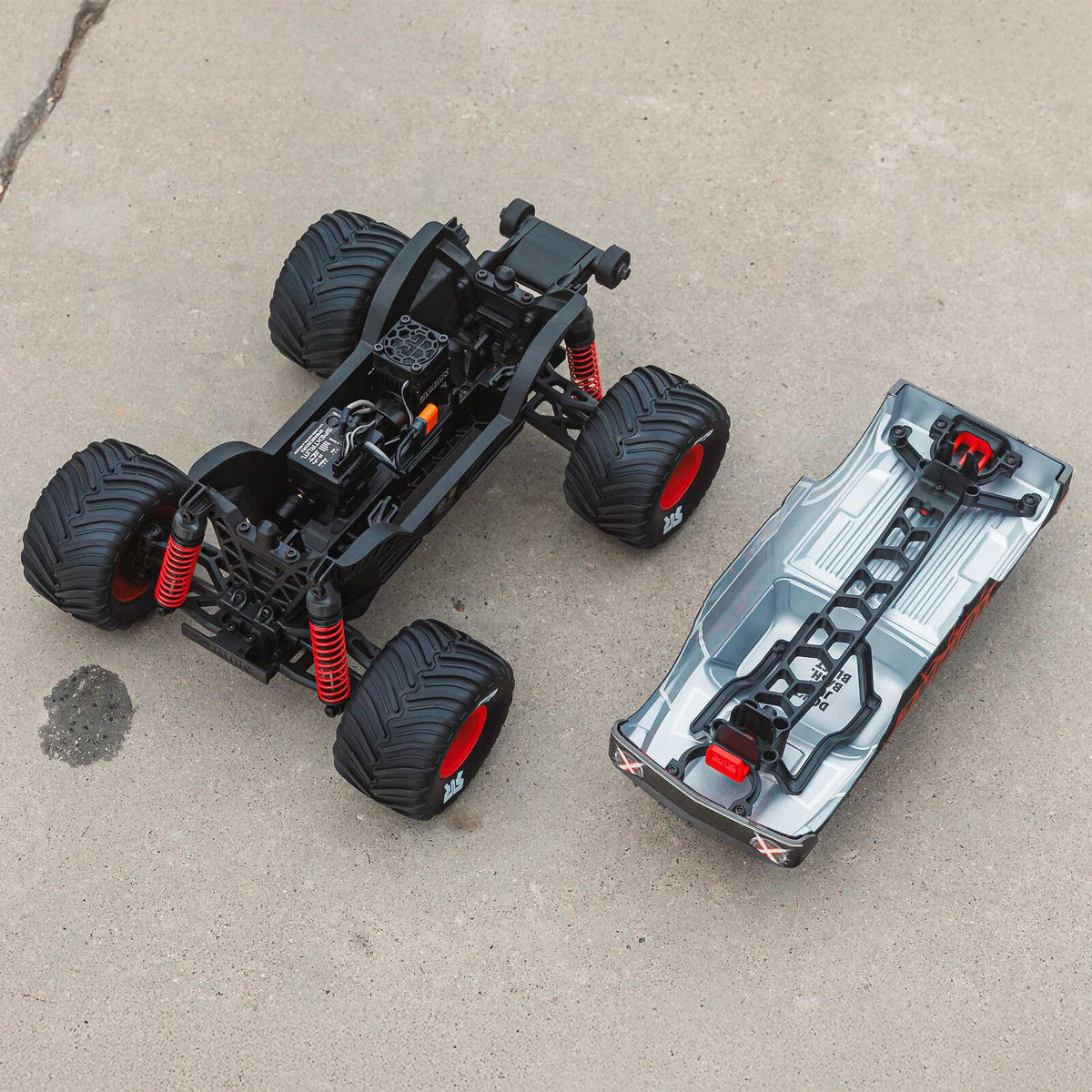 Arrma 1/16 Quake GROM Brushed Monster Truck: RTR (Purple)