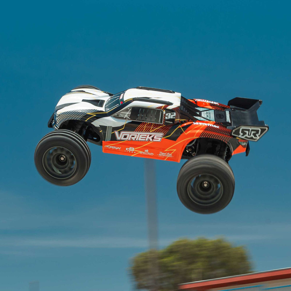 ARRMA VORTEKS MEGA 550 Brushed 2WD Stadium Truck w/Batt/Charger: RTR (ORANGE)