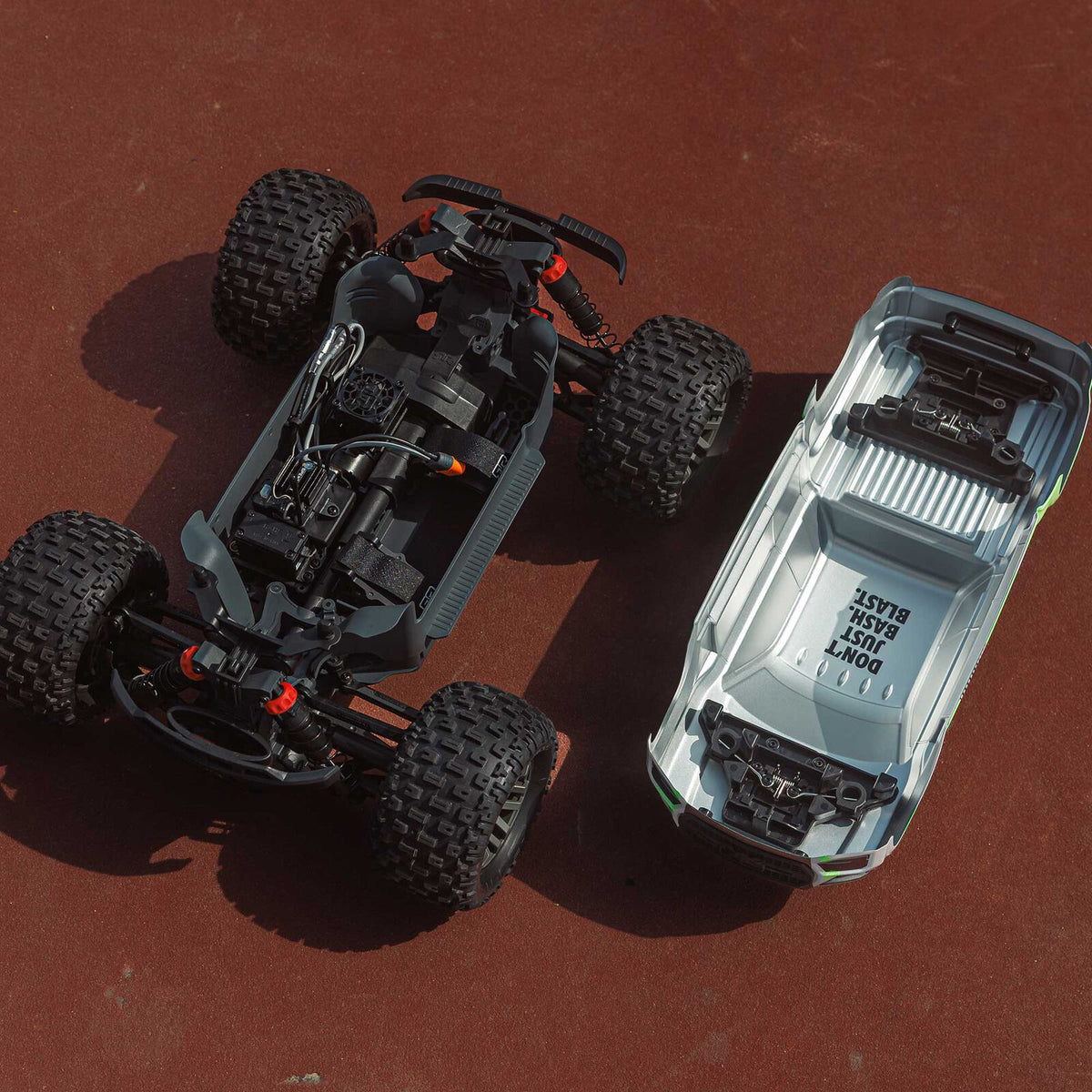 Arrma 1/10 GRANITE 4x4 665 Mega Brushed Monster Truck: RTR (Blue)